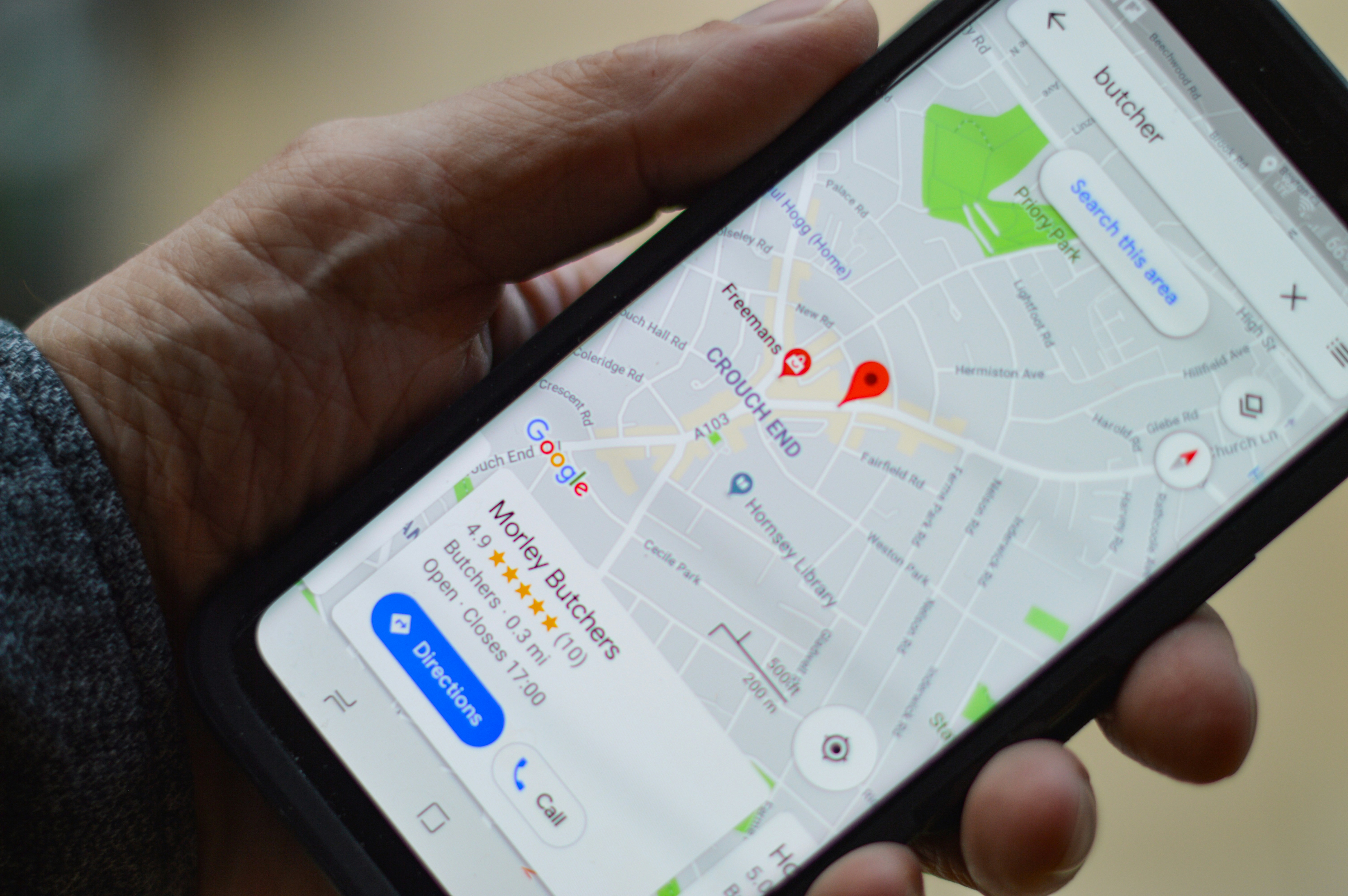 Schermata di attività locale su Google Maps — ottimizzazione Google Business Profile a Macerata